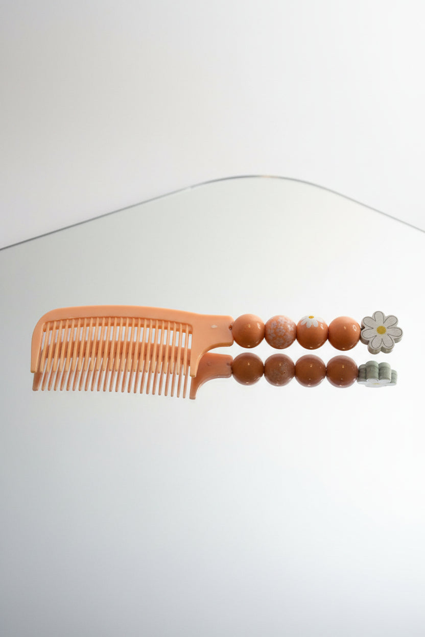 Peach beaded comb with daisy print bead and silver daisy charm