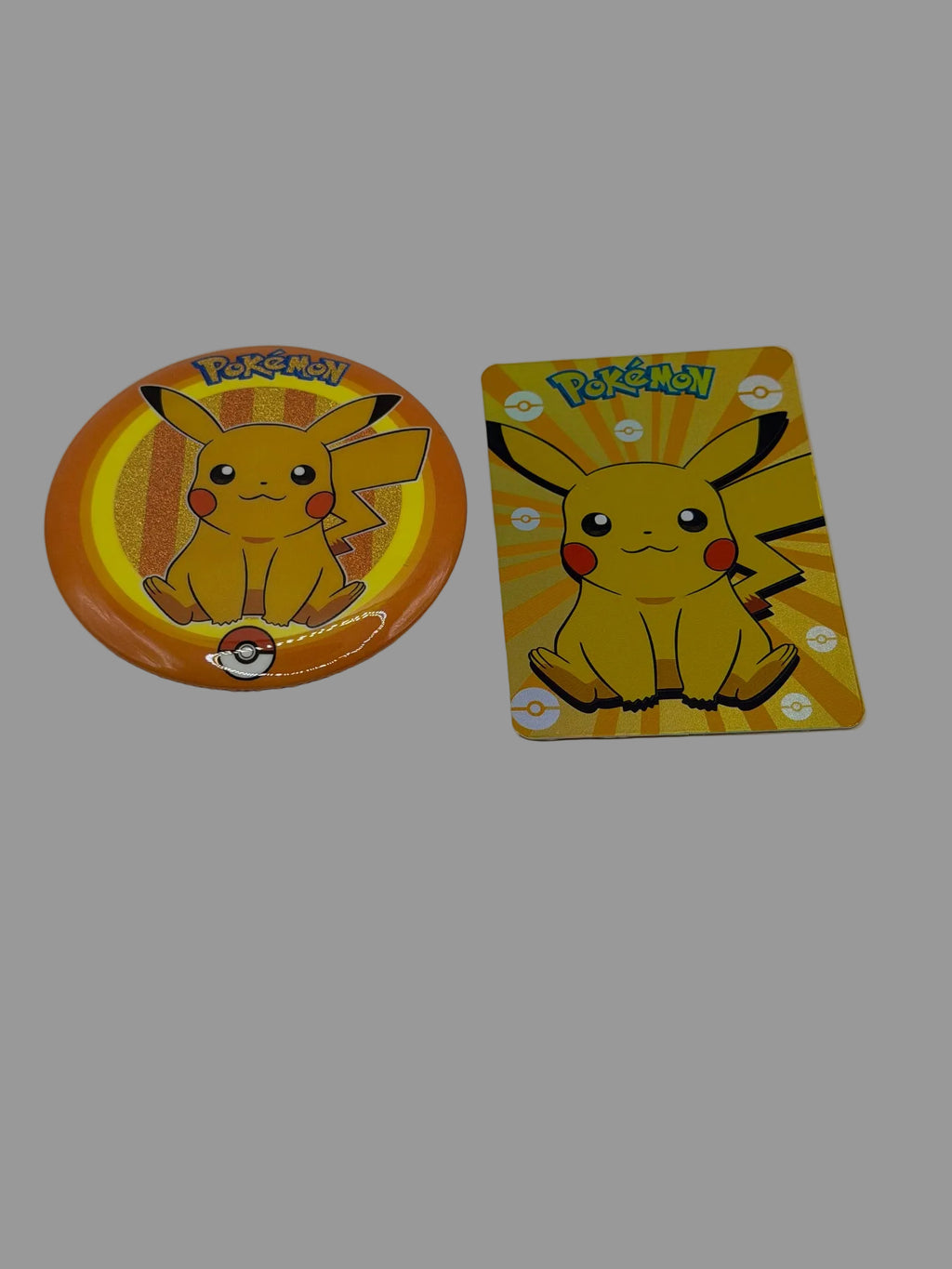 Pokémon Pikachu Sitting Specialty Pin & Collectible Card Set