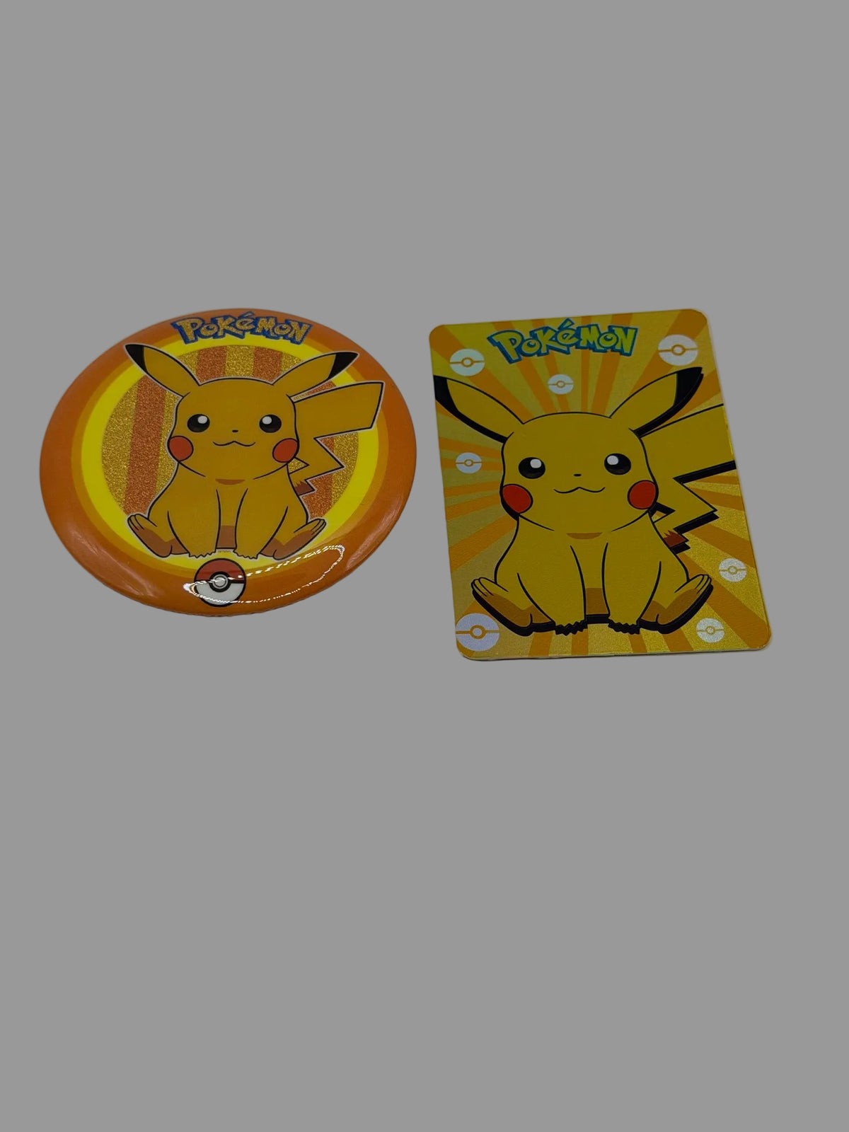 Pokémon Pikachu Sitting Specialty Pin & Collectible Card Set